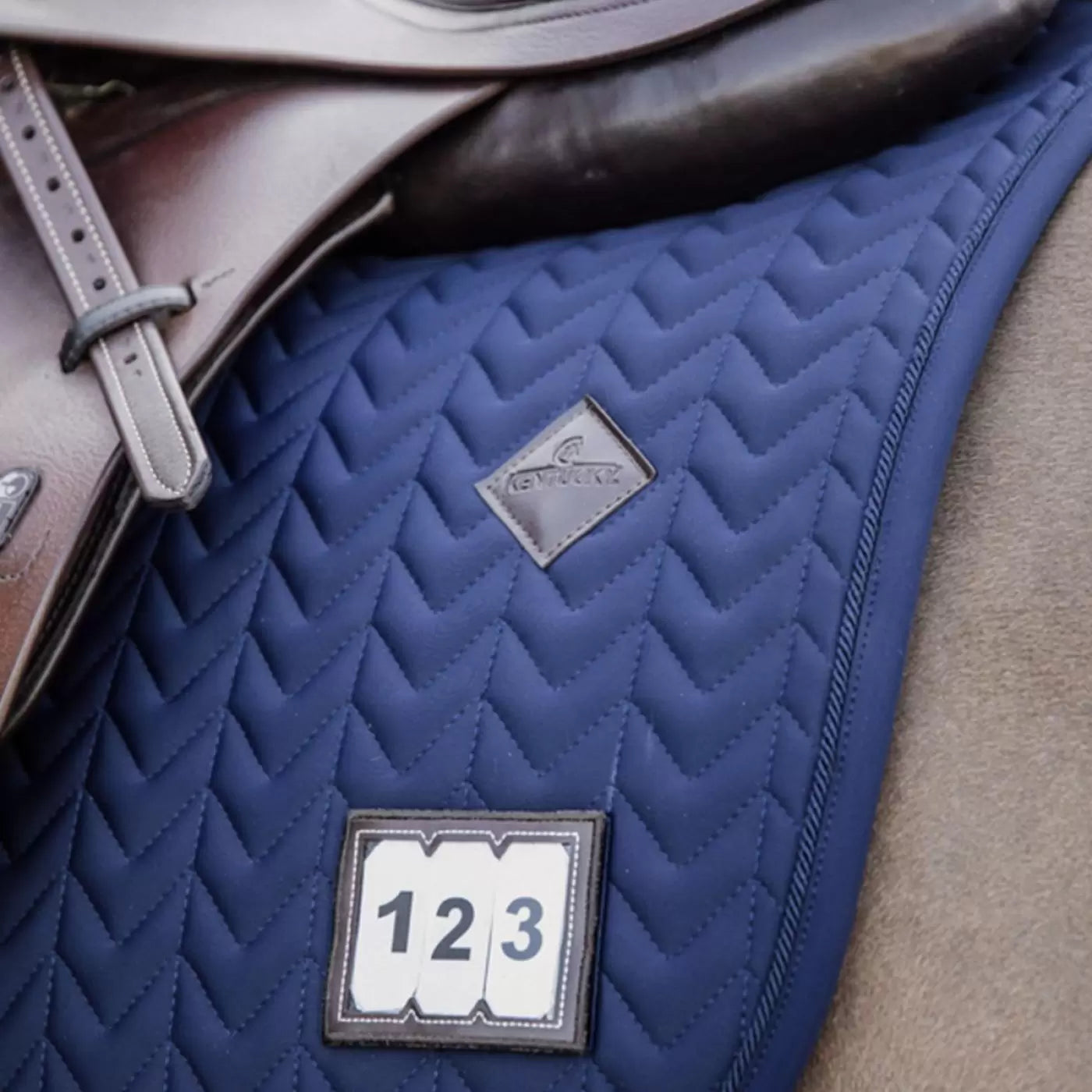 Sottosella Salto Kentucky Fishbone Con Porta Numero in Velcro